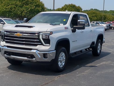 Used 2024 Chevrolet Silverado 2500 LTZ w/ LTZ Convenience Package AWD/4WD image 5