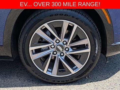 Used 2026 Cadillac Vistiq Premium Luxury w/ LPO, Floor Liner Package AWD/4WD image 13