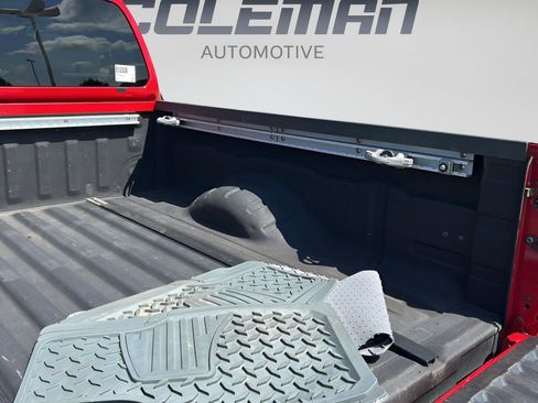 Used 2010 Nissan Frontier SE w/ Moonroof Pkg AWD/4WD image 25