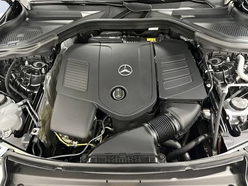 Used 2025 Mercedes-Benz GLC 350e 4MATIC w/ Driver Assistance Package image 9