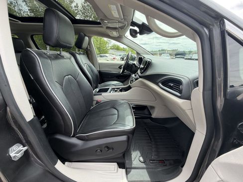 Used 2021 Chrysler Pacifica Limited w/ Premium & Safety Sphere Group FWD image 37