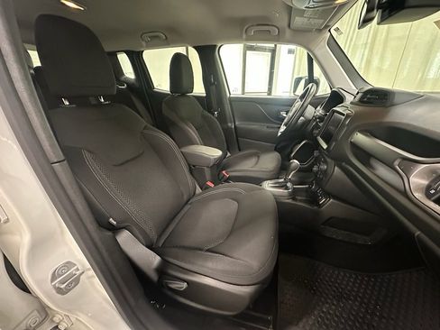 Used 2023 Jeep Renegade Latitude w/ Premium Group image 18