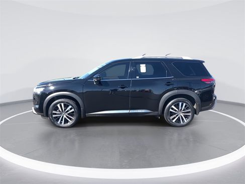 Used 2024 Nissan Pathfinder Platinum w/ Cargo Package image 5