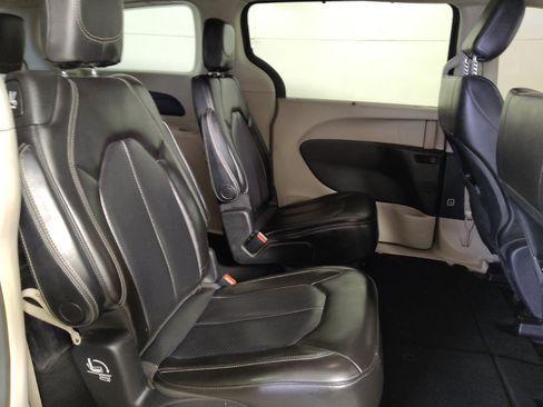 Used 2021 Chrysler Voyager Lxi FWD image 19