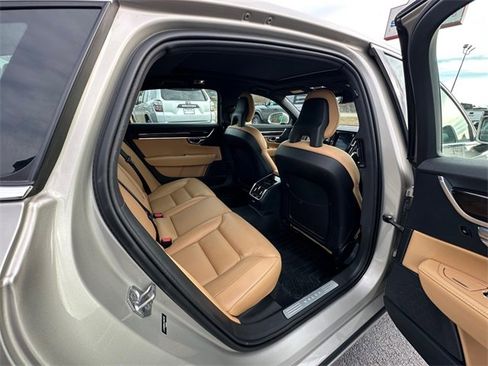 Used 2018 Volvo S90 T5 Momentum w/ Convenience Package image 17