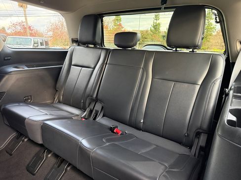 Used 2024 Ford Expedition XLT image 21