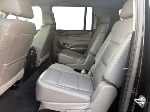 Used 2019 Chevrolet Suburban LT RWD image 10