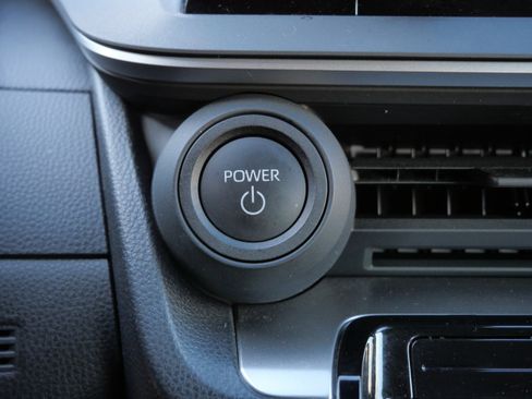 Certified 2025 Toyota Prius LE image 32