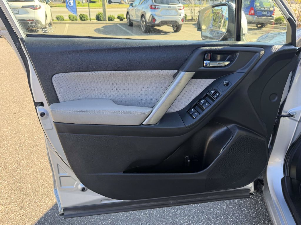 Used 2014 Subaru Forester 2.5i Limited AWD/4WD image 16