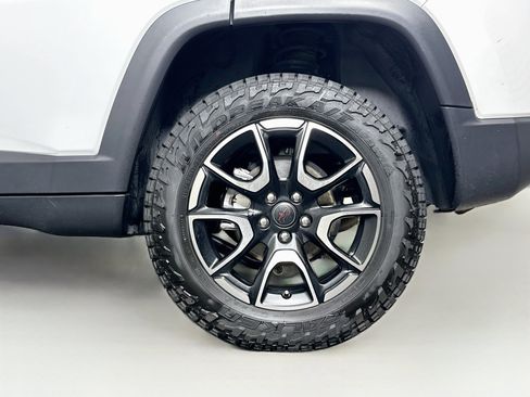 Used 2025 Jeep Compass Trailhawk AWD/4WD image 11
