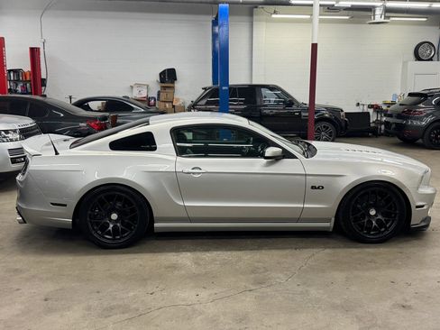 Used 2013 Ford Mustang GT Premium w/ Comfort Pkg image 8