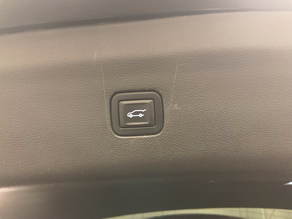 Used 2021 Buick Enclave Avenir w/ Avenir Technology Package AWD/4WD image 39
