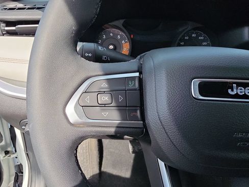 Used 2026 Jeep Compass Limited AWD/4WD image 16