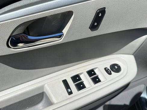 Used 2012 Chevrolet Traverse LT image 19