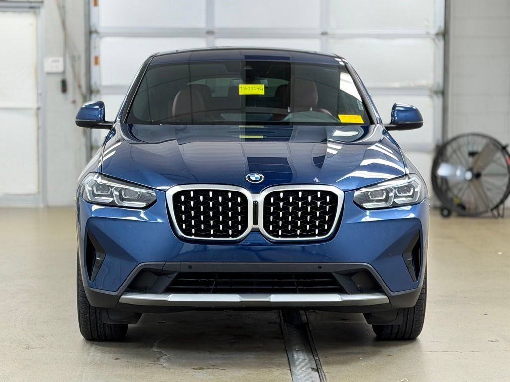 Used 2022 BMW X4 xDrive30i w/ Convenience Package AWD/4WD image 2