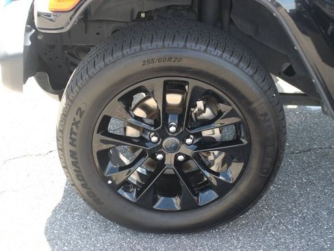 Used 2024 Jeep Wrangler Unlimited Sahara AWD/4WD image 38
