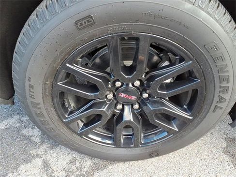Used 2024 GMC Sierra 1500 Elevation image 10
