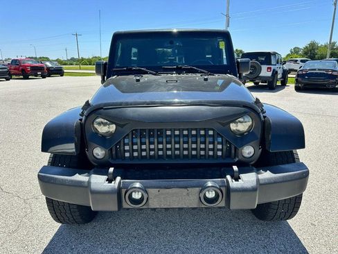 Used 2016 Jeep Wrangler Unlimited Sahara w/ Connectivity Group AWD/4WD image 9