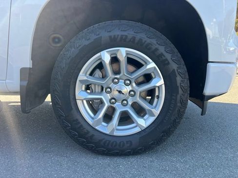 Used 2023 Chevrolet Silverado 1500 RST w/ Convenience Package II AWD/4WD image 4