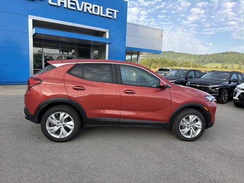 Used 2024 Buick Encore GX Preferred AWD/4WD image 3