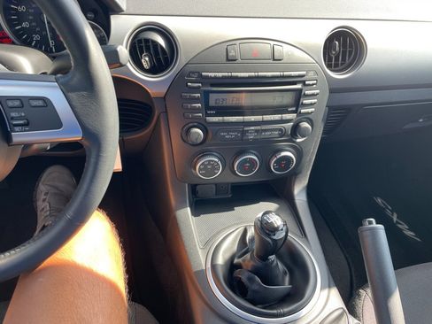 Used 2009 MAZDA MX-5 Miata Touring w/ Suspension Pkg RWD image 14