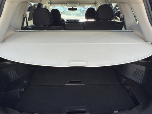 Used 2018 Nissan Rogue SV FWD image 9