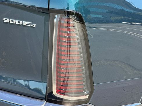 Certified 2026 Cadillac Vistiq Platinum w/ LPO, Floor Liner Package AWD/4WD image 49