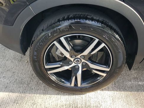Certified 2025 Volvo XC40 B5 Core AWD/4WD image 7