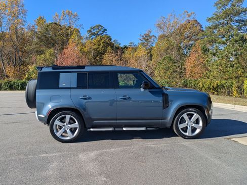 Used 2020 Land Rover Defender 110 SE image 4