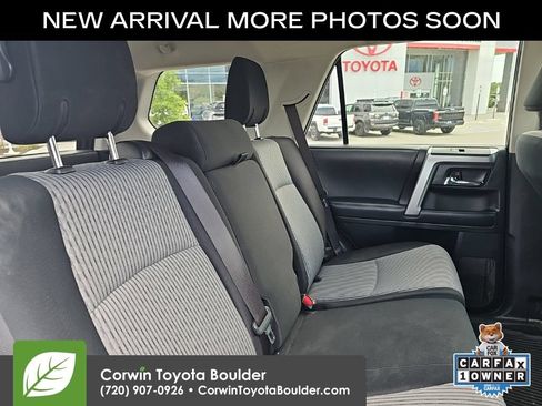Used 2018 Toyota 4Runner SR5 AWD/4WD image 11