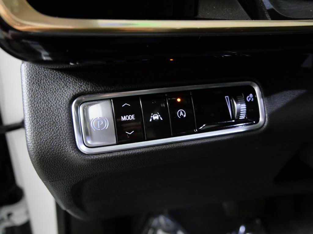Used 2025 Buick Envision Avenir AWD/4WD image 21