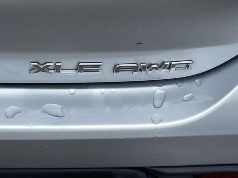 Used 2021 Toyota Highlander XLE AWD/4WD image 15