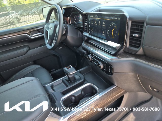 Used 2024 Chevrolet Silverado 1500 LT Trail Boss w/ LT Trail Boss Premium Package AWD/4WD image 14