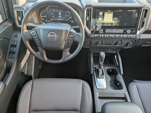 Used 2025 Nissan Frontier SV RWD image 8
