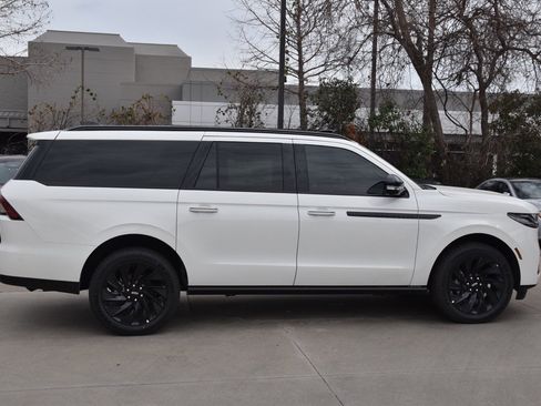 New 2025 Lincoln Navigator L Reserve w/ Jet Appearance Package image 5