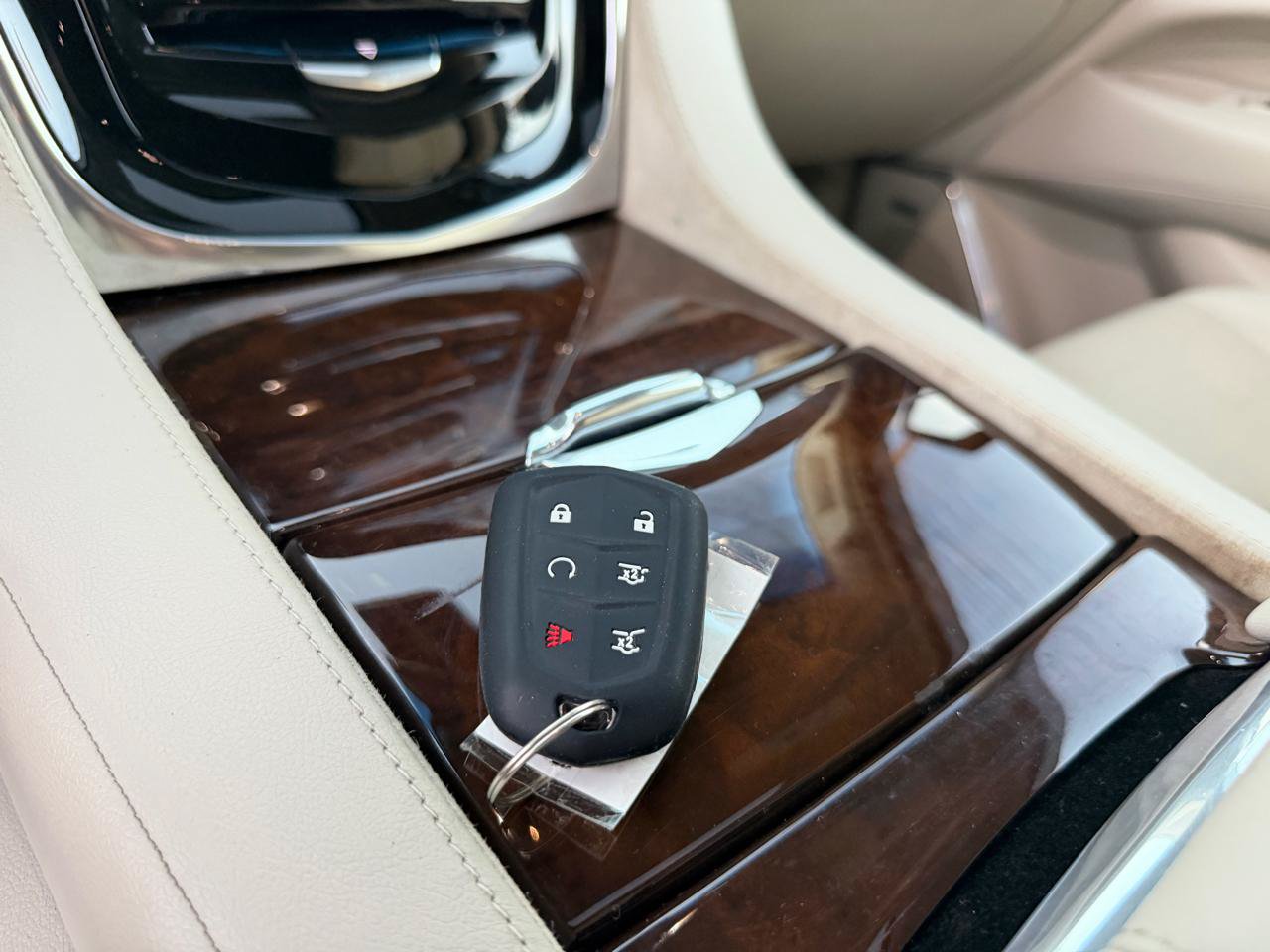 Used 2016 Cadillac Escalade ESV Luxury AWD/4WD image 32