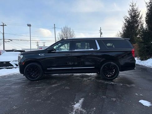 Used 2021 GMC Yukon XL Denali w/ Denali Premium Package image 2