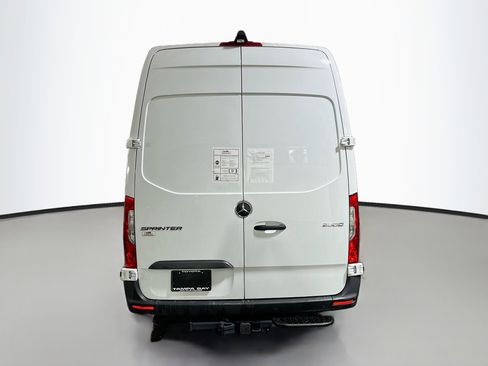 Used 2024 Mercedes-Benz Sprinter 2500 image 6