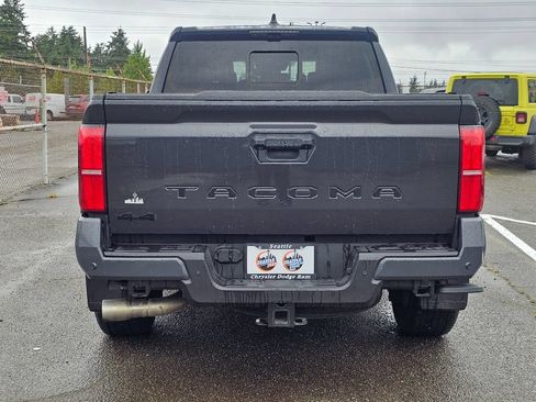 Used 2025 Toyota Tacoma TRD Sport AWD/4WD image 7