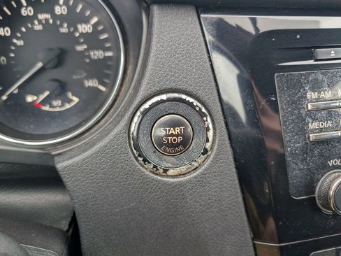 Used 2017 Nissan Rogue SV w/ Midnight Edition image 19