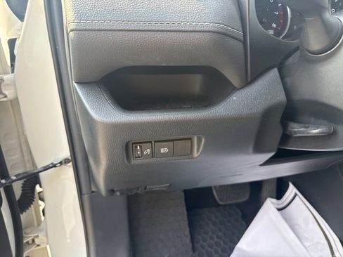 Used 2020 Toyota RAV4 LE AWD/4WD image 15