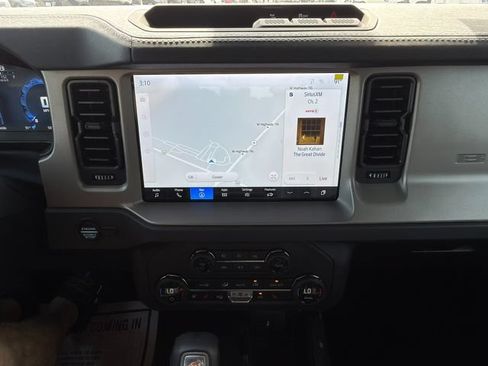 Used 2025 Ford Bronco Outer Banks AWD/4WD image 22
