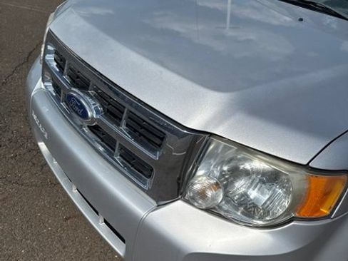 Used 2010 Ford Escape XLT AWD/4WD image 5