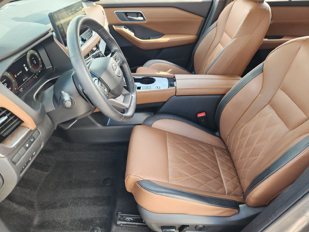 Used 2025 Nissan Rogue Platinum w/ Platinum Premium Package FWD image 9