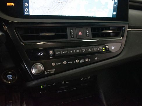 Used 2022 Lexus ES 250 w/ Premium Package AWD/4WD image 17