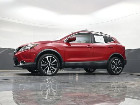 Used 2018 Nissan Rogue Sport SL FWD image 40