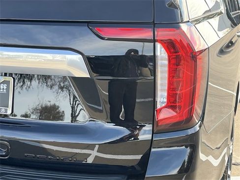 Used 2024 GMC Yukon XL Denali image 7