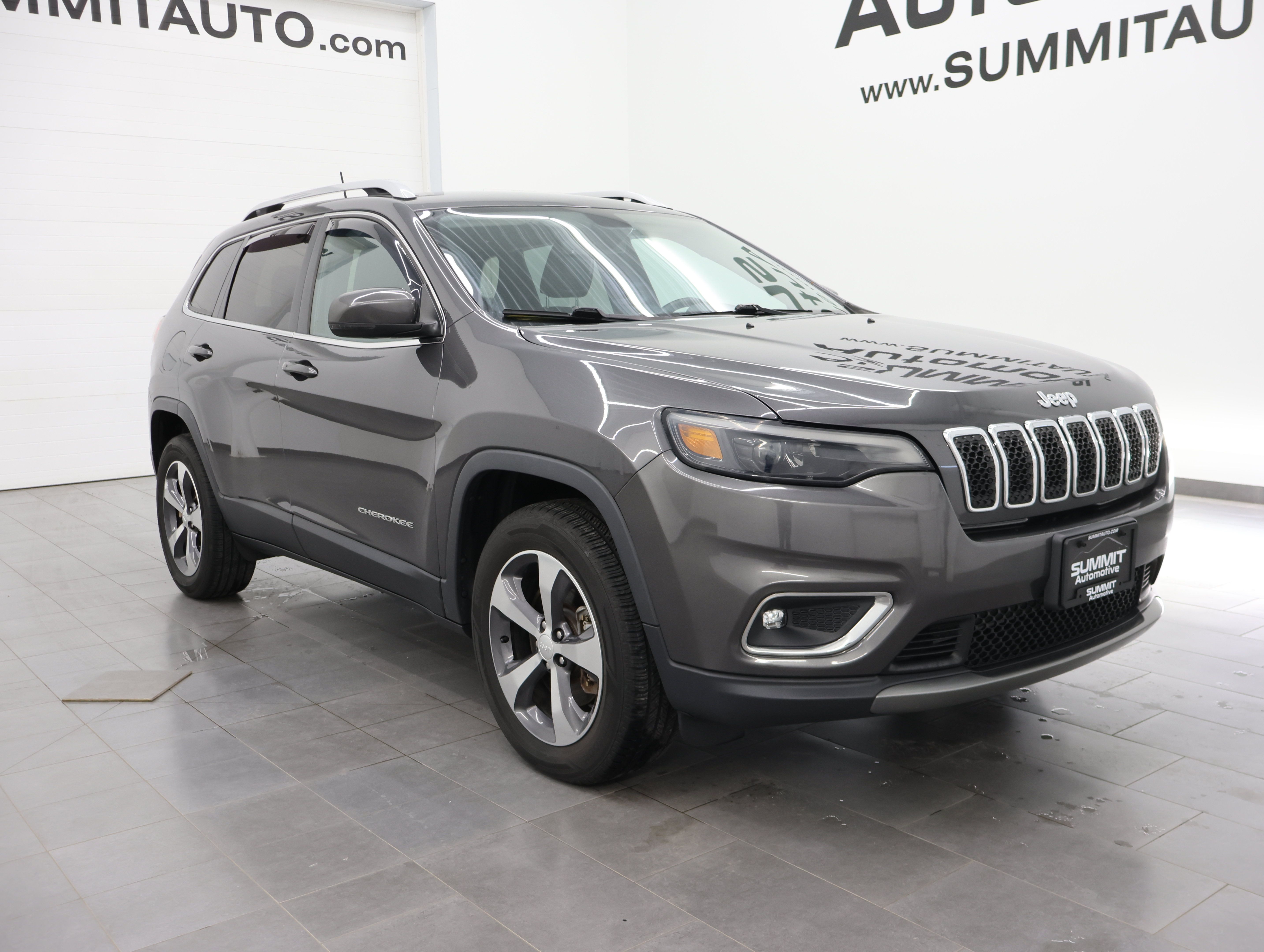 Used 2019 Jeep Cherokee Limited w/ Trailer Tow Group AWD/4WD image 2
