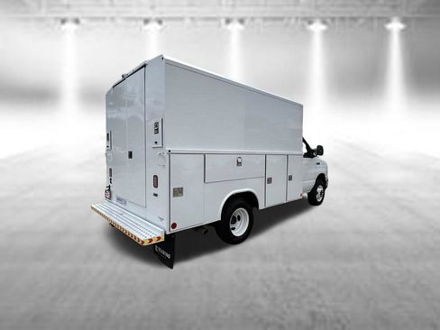 Used 2024 Ford E-350 and Econoline 350 Super Duty w/ Power Windows & Locks Group RWD image 4