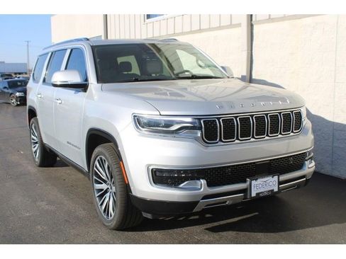 Used 2022 Jeep Wagoneer Series III w/ Premium Group I image 2